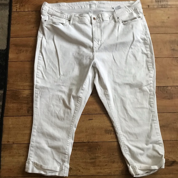 👖Levi’s Capri Shorts👖 - Picture 1 of 5